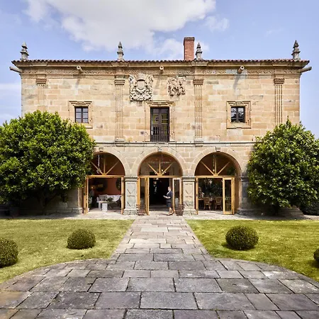 Helguera Palacio Boutique & Antique-2